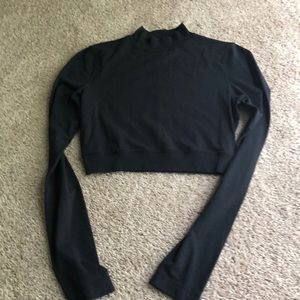 LE lululemon crop top with turtleneck